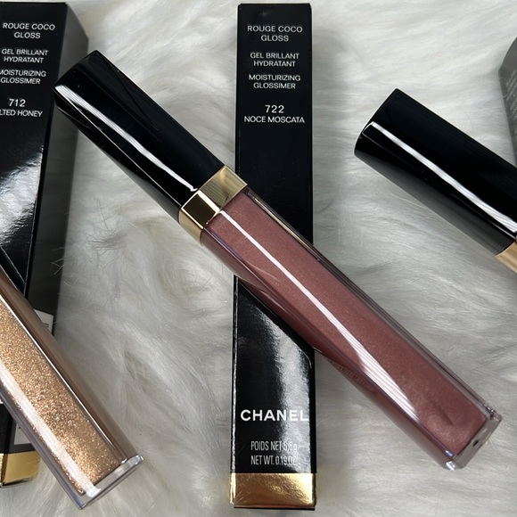 COPY - CHANEL  COCO LIP GLOSSMelted Honey This lit’s golden in color - Picture 4 of 16